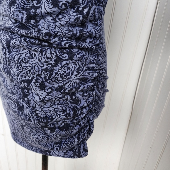 Motherhood Maternity Short Sleeve Top Womens Blue Paisley Round Hem Soft Modal M - Picture 3 of 12